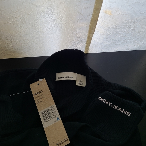 DKNY...BEAUTIFUL TURTLE NECK - Picture 4 of 5